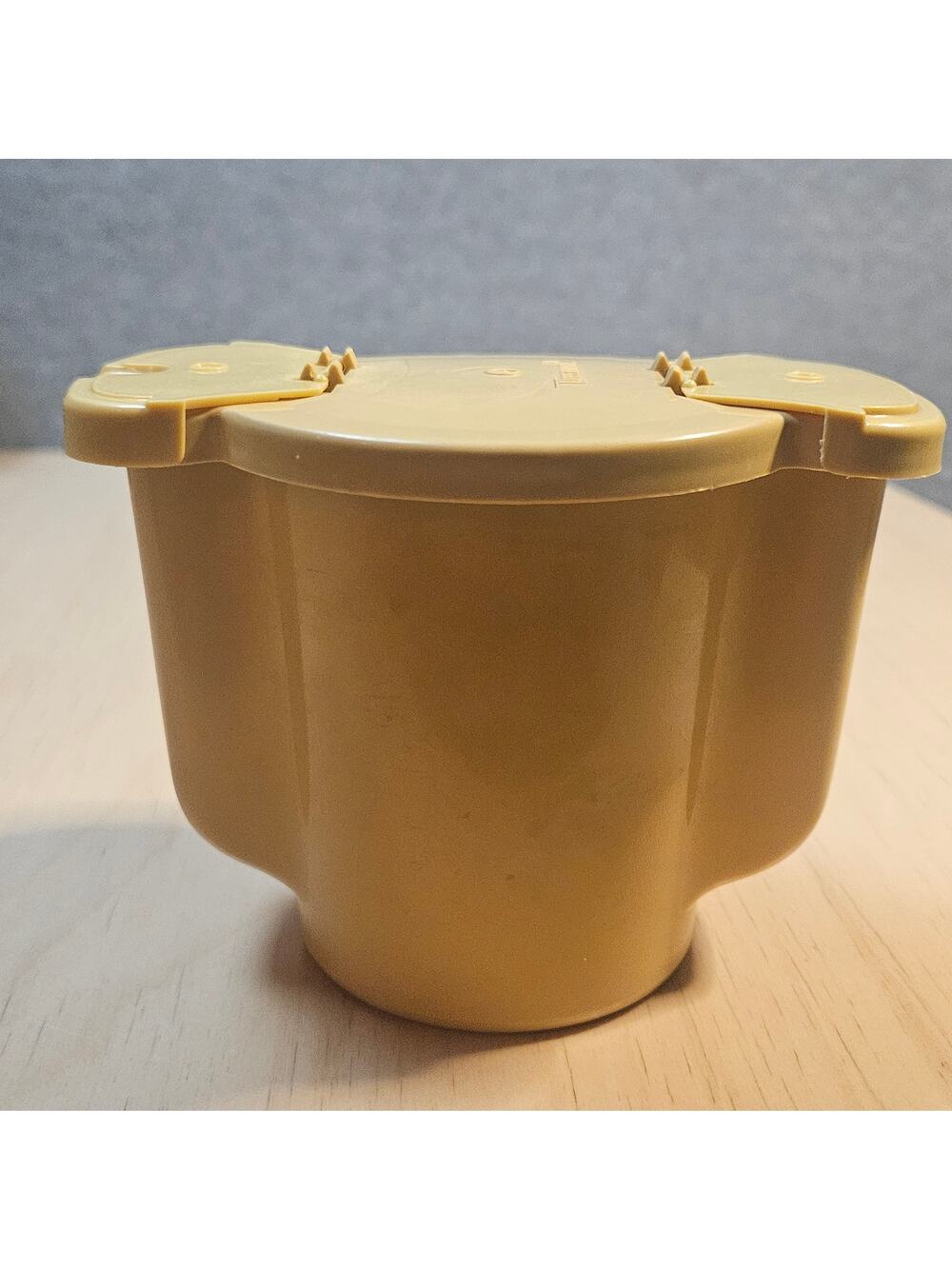 Vintage Tupperware Harvest Gold Dual Flip-top Pour Sugar Bowl Container 577-10